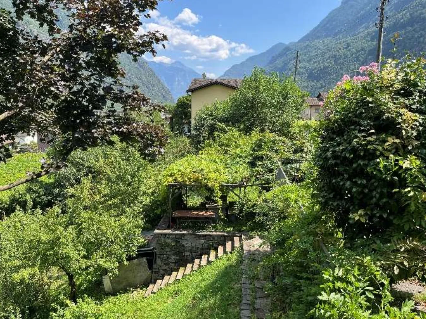 Spacious independent house with 8 rooms and large garden in Giornico - Photo 10 of 13