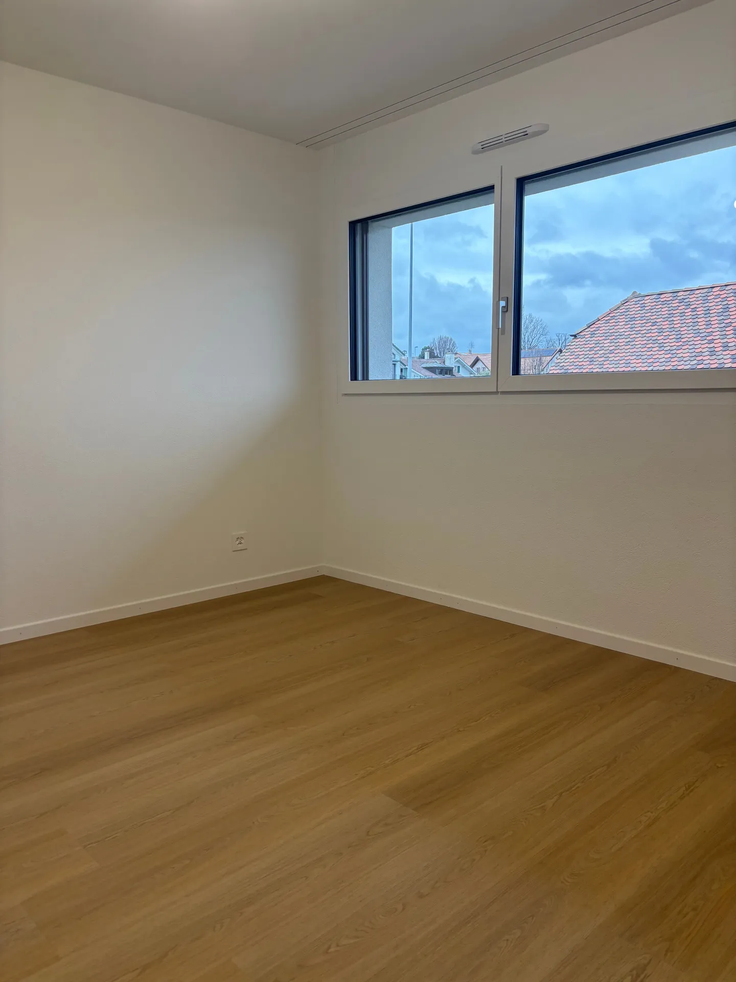 Moderne Einfamilienhaus mit 4,5 Zimmern in der Nähe von Schulen und Geschäften in Bremblens - Foto 6 von 10