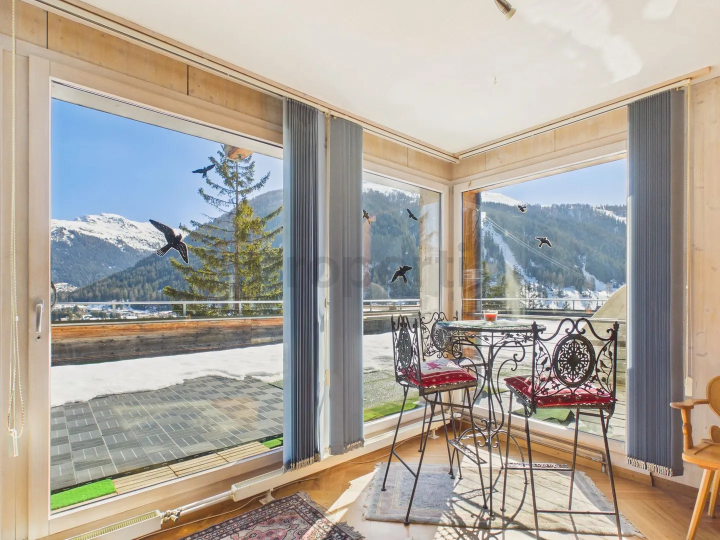 Incantevole appartamento di 3.5 locali in un edificio d'epoca con una vista fantastica sulle montagne intorno a Davos - Foto 5 di 13