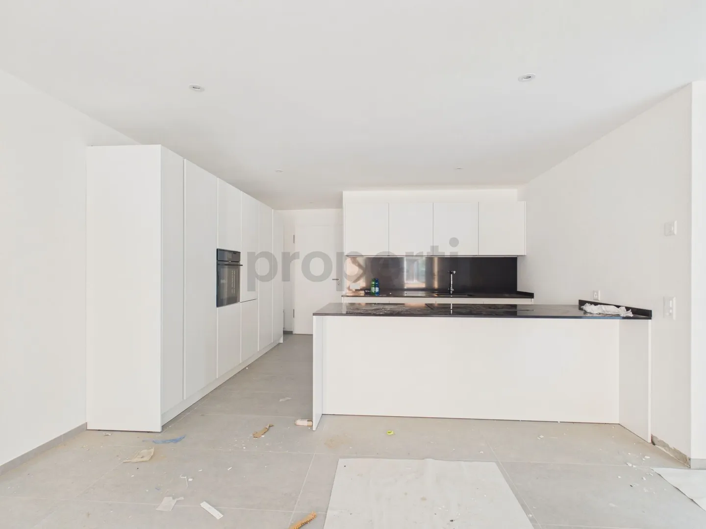 Attique moderne de 2.5 pièces avec ascenseur et place de parking, Biasca - Photo 4 sur 13