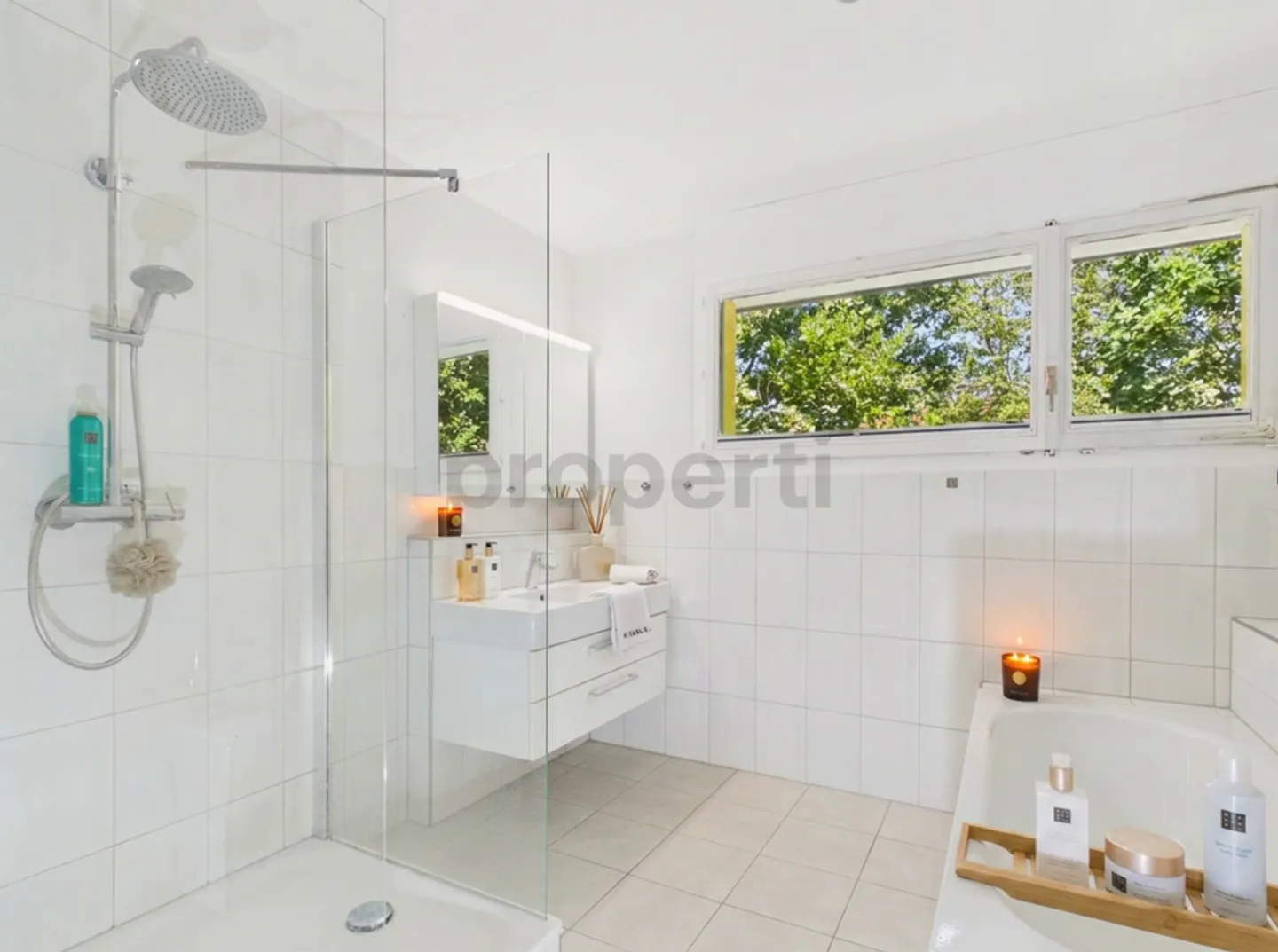 Agencement généreux, deux terrasses attrayantes et design intemporel - Photo 8 sur 11