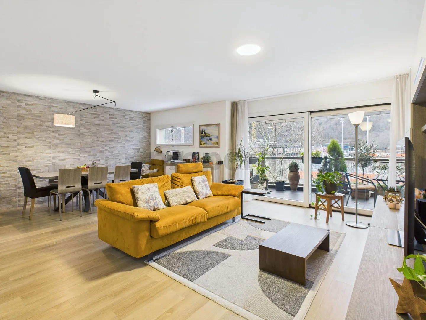 Elegante Appartamento nel Cuore di Lugano: Comfort e Stile in Posizione Privilegiata - Foto 1 di 10