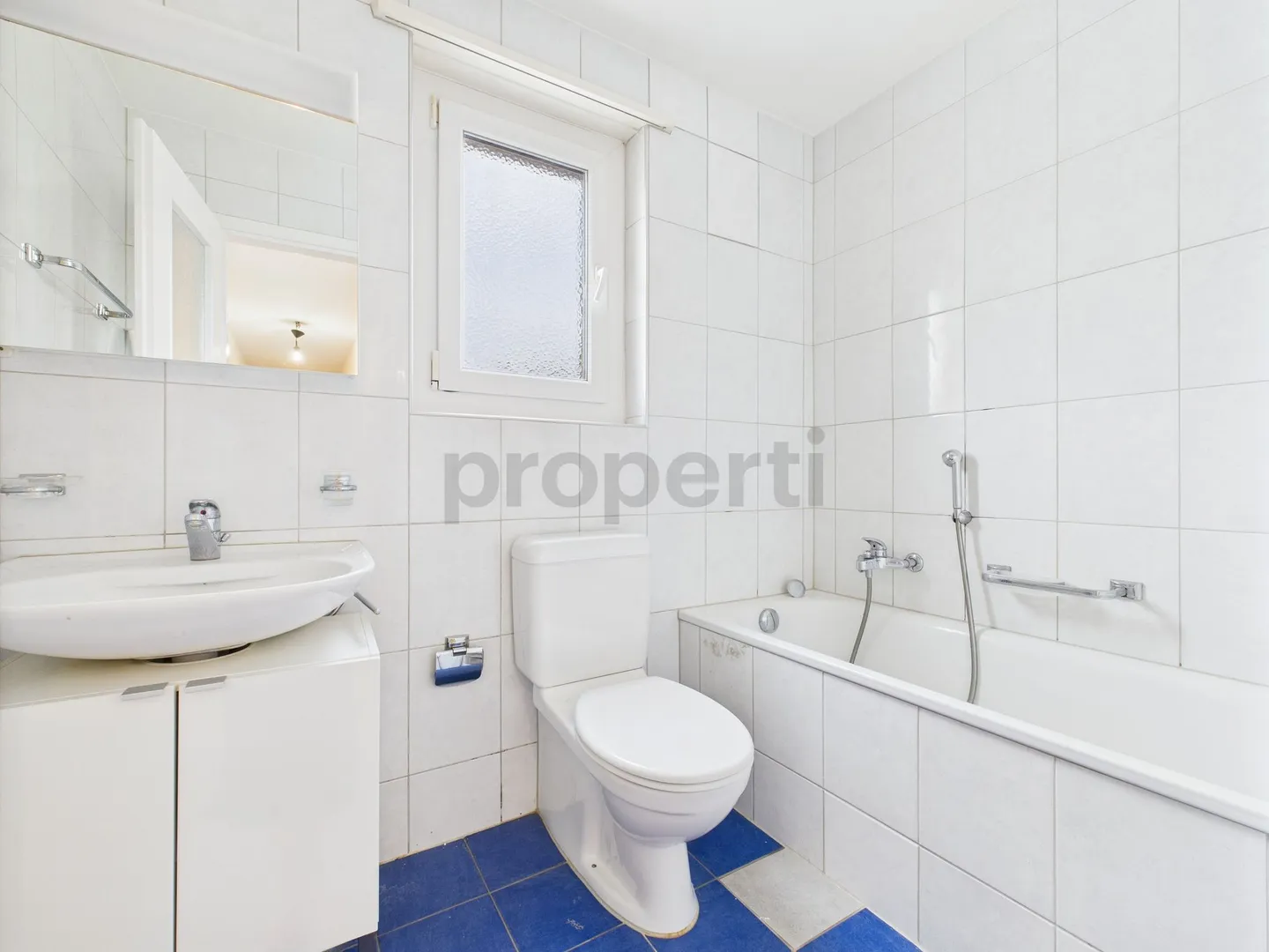 Bright and quiet 3-room apartment with balcony, newly renovated in Strengelbach - Photo 7 of 12