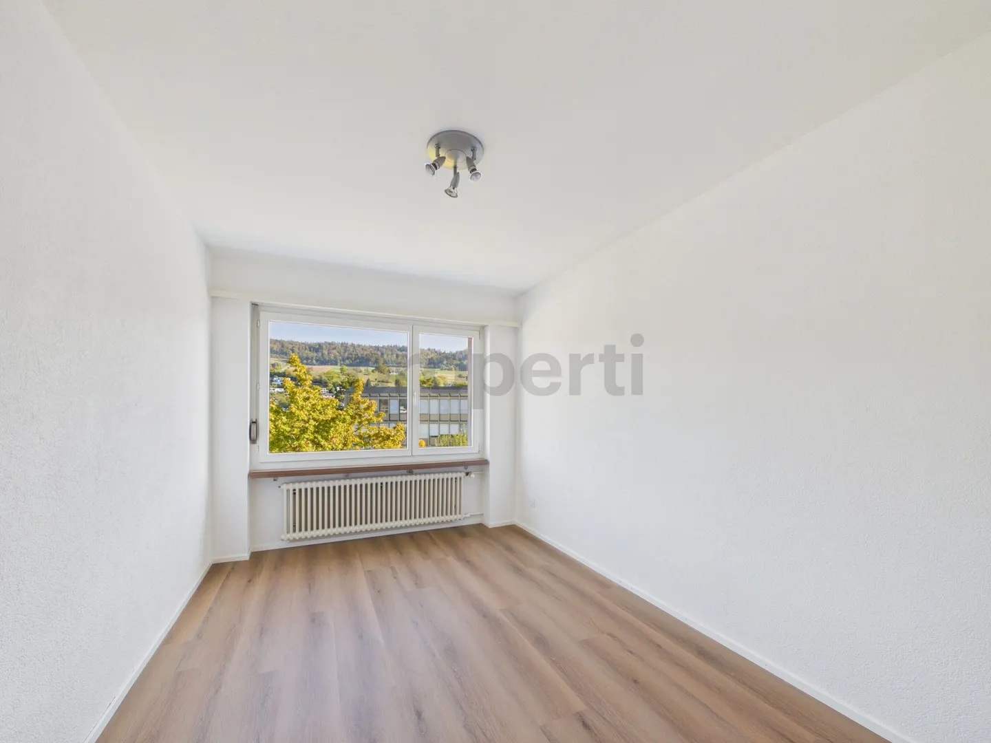 Terrazza privata di 120 m² con padiglione vetrato, camino, balcone sud e posto auto sotterraneo! - Foto 6 di 13