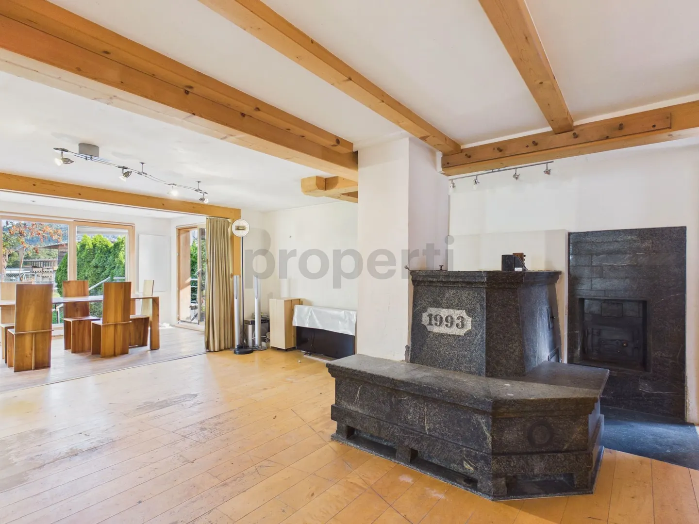 Deux unités de vie séparées, poêles en stéatite confortables et grand atelier sous les combles ! - Photo 1 sur 13