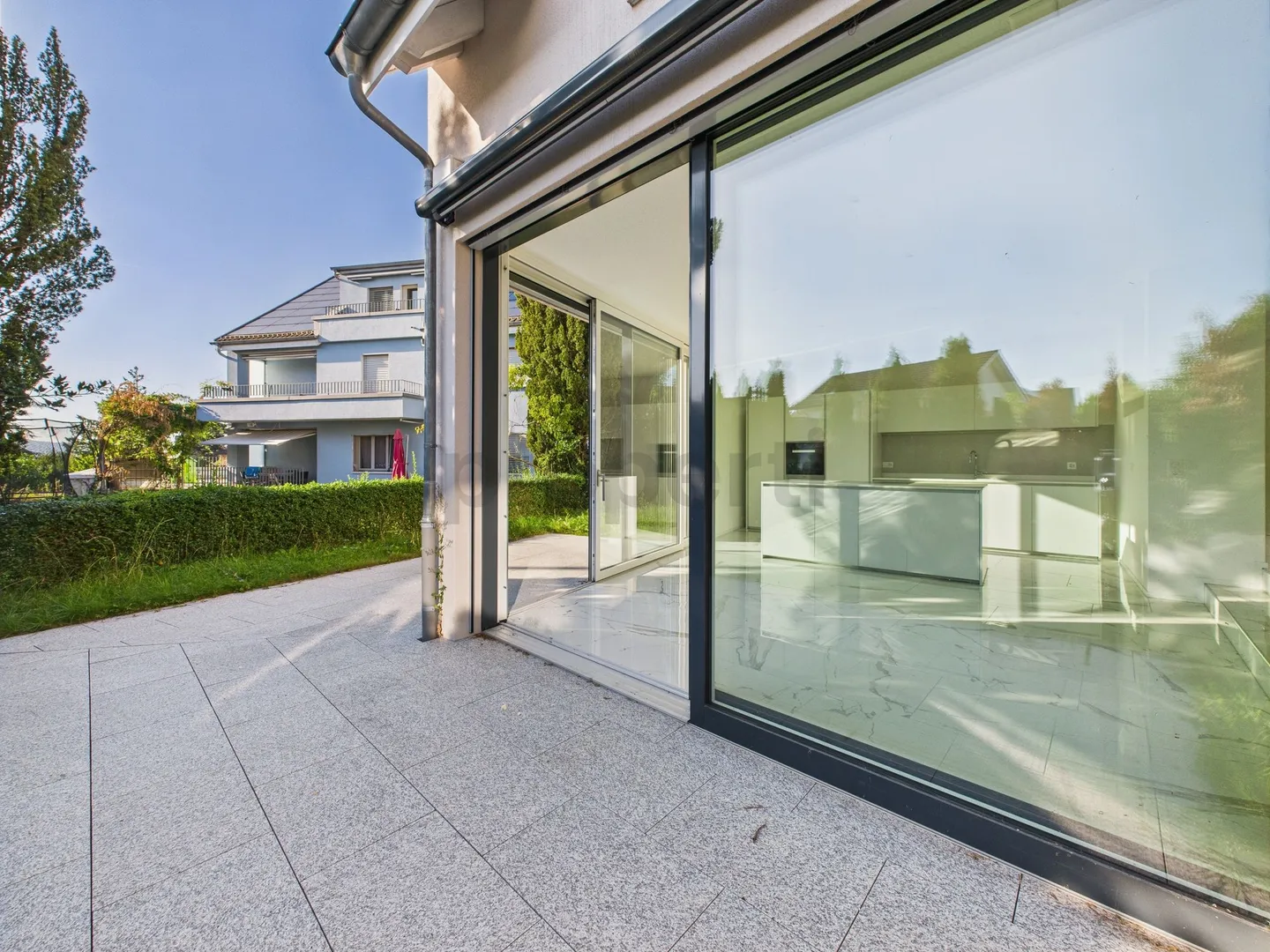 Family-friendly single-family home with sunny garden and modern design in Urdorf - Photo 11 of 12