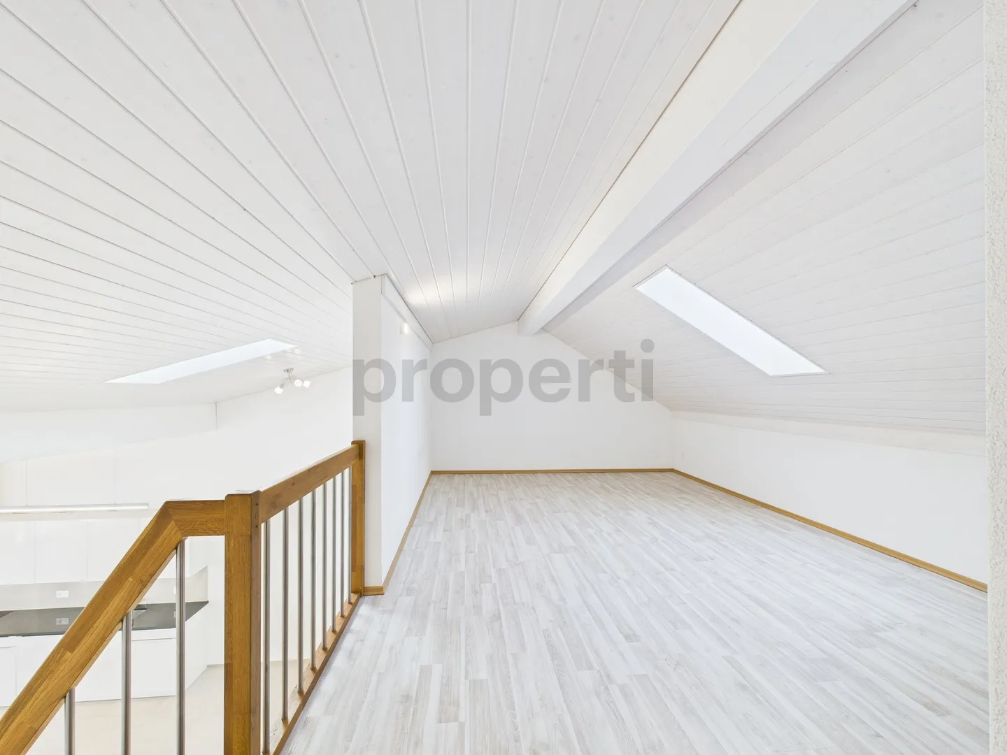 Incantevole appartamento maisonette di 4,5 stanze con balcone a Schwanden GL - Foto 11 di 13