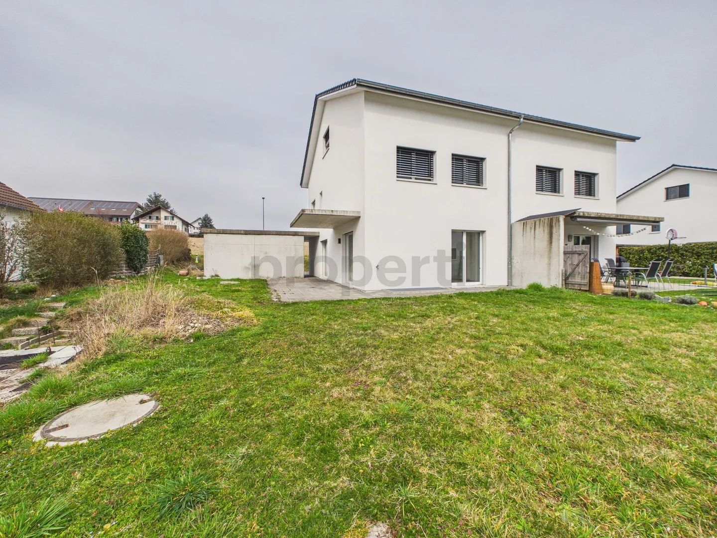 Modernes 5.5-Zimmer-Doppelhaus an ruhiger Lage in Schmitten FR - Photo 1 sur 13