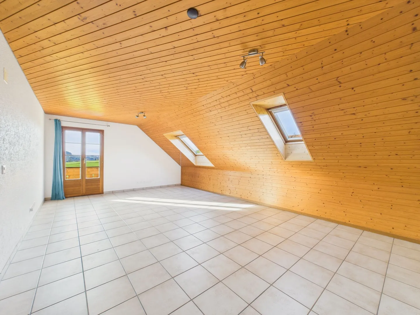 Appartement spacieux de 3,5 pièces avec piscine et vue sur la montagne - Votre nouveau chez-vous à Alterswil - Photo 4 sur 13