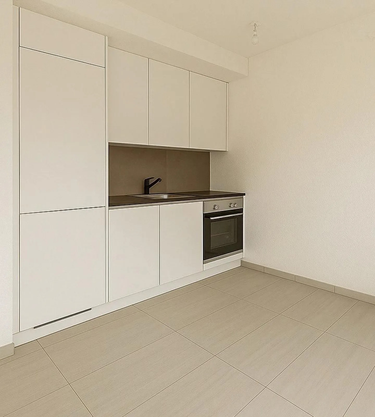 Helles 2,5-Zimmer-Apartment in Losone - Kürzlich renoviert - Foto 2 von 6