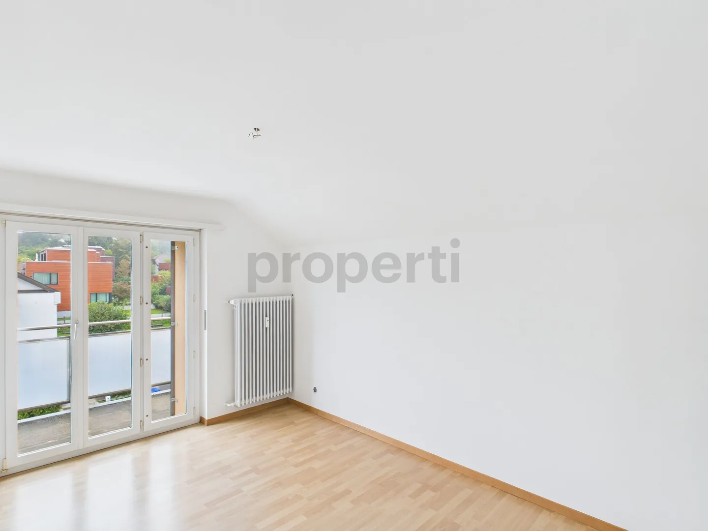 Helle 3-Zimmer Dachwohnung mit Balkon in Bottmingen - Foto 2 von 11