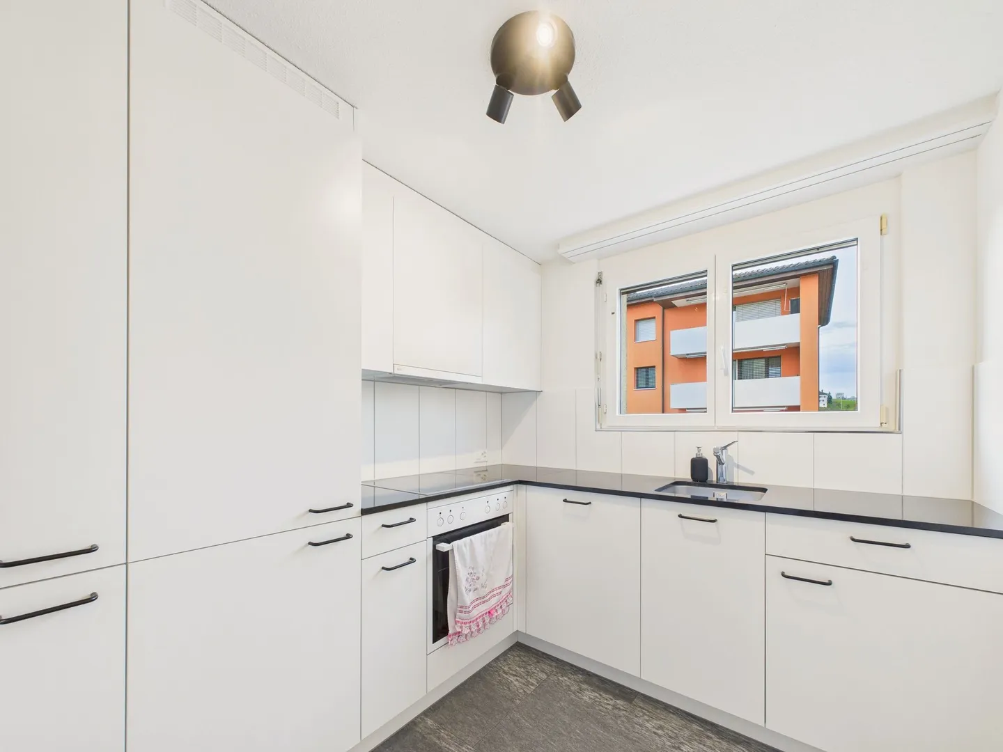 Charmante Wohnung mit herrlichem Ausblick in Bazenheid - Photo 4 of 9