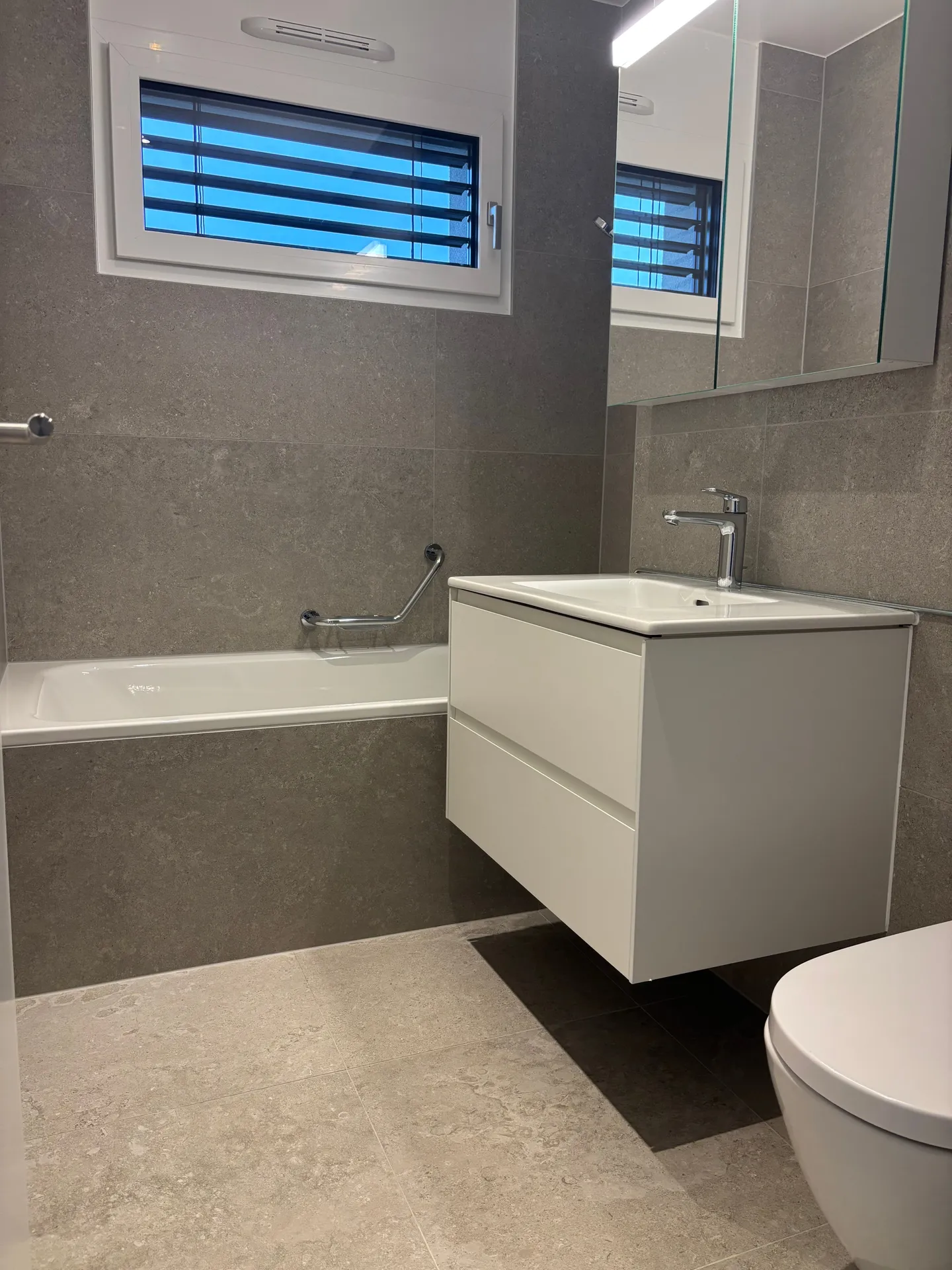 Moderne Einfamilienhaus mit 4,5 Zimmern in der Nähe von Schulen und Geschäften in Bremblens - Foto 8 von 10