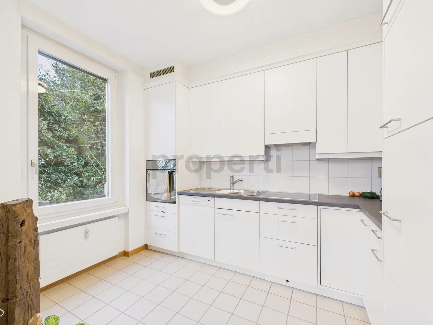 Appartement lumineux de 3,5 pièces avec balcon à Zurich - Photo 5 sur 11