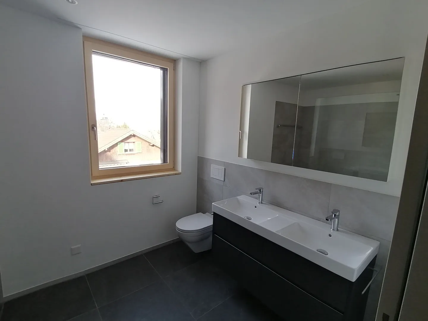 Moderne 3.5-Zimmer-Wohnung mit Terrasse - Foto 10 von 12