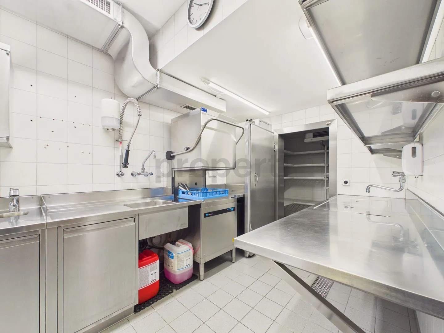 Gioiello gastronomico a Jenins: Ristorante completamente attrezzato con cantina e terrazza - Foto 7 di 12