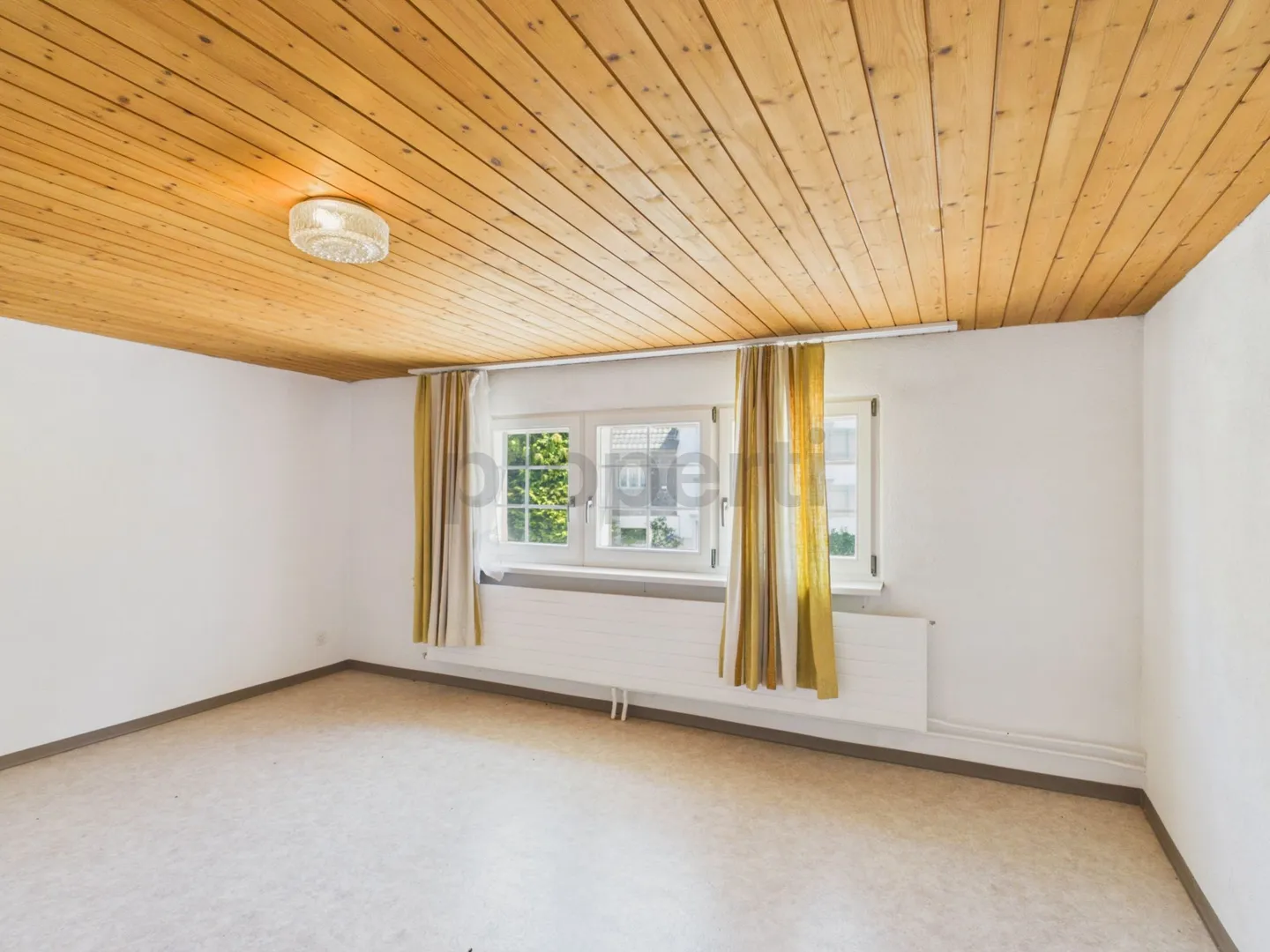 Multi-family house with two separate apartments (4.5 &amp; 3.5 rooms) in a quiet location with great potential - Photo 10 of 13