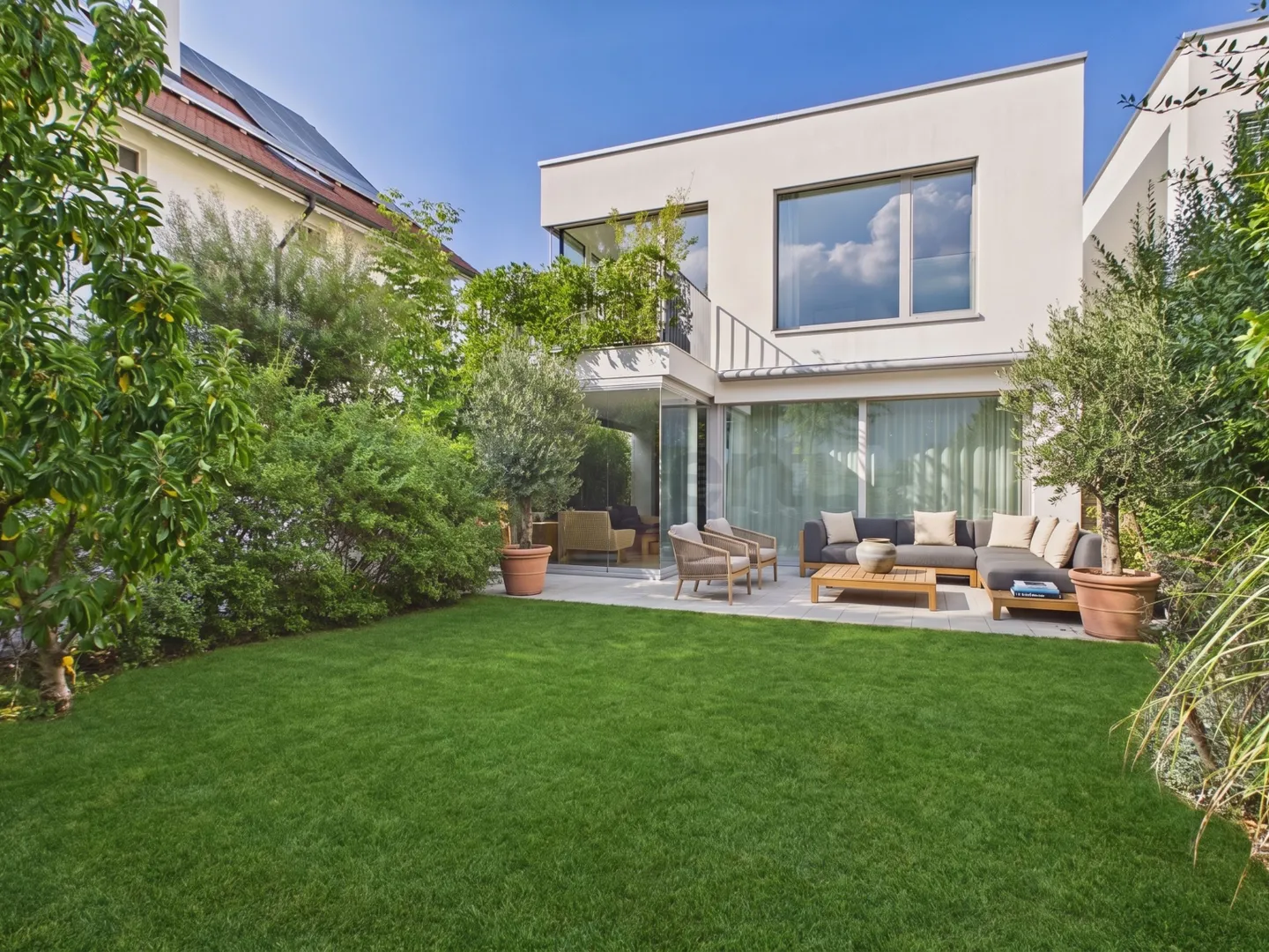 Esclusiva casa unifamiliare di nuova costruzione nella migliore posizione di Binningen - Foto 1 di 13