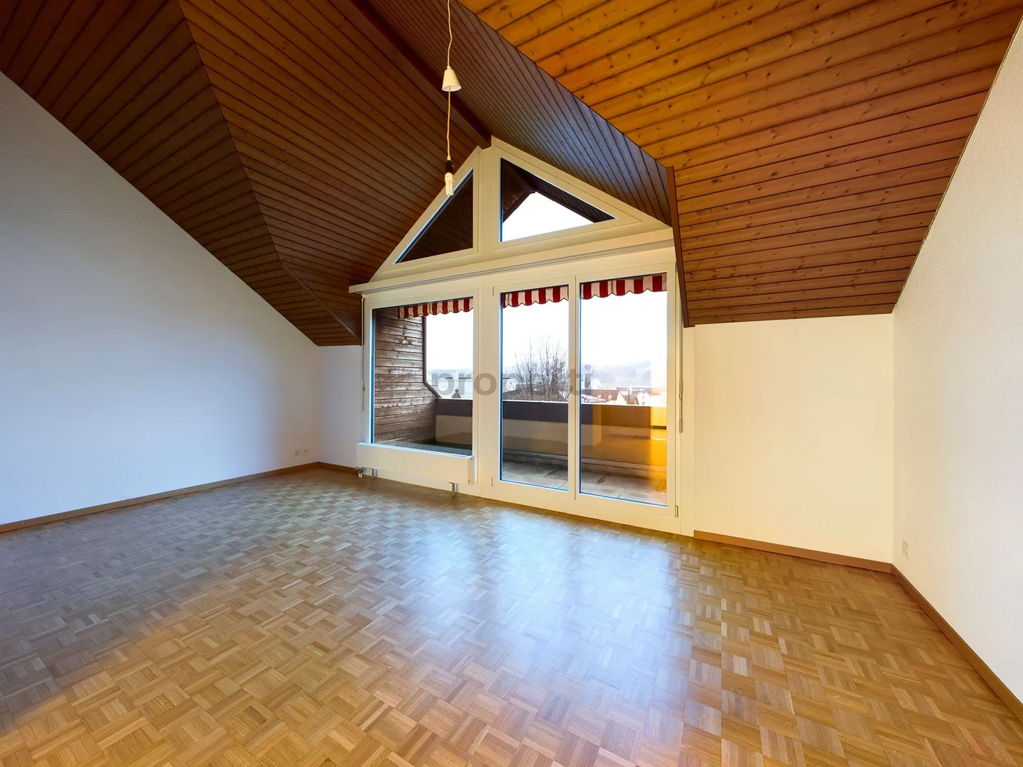 Renovierte Dachwohnung an zentraler und ruhiger Lage - Foto 1 von 7