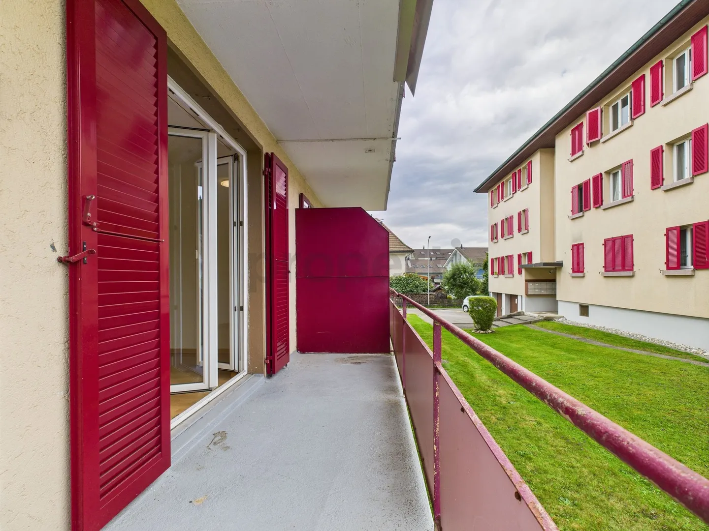 Bright and quiet 3-room apartment with balcony, newly renovated in Strengelbach - Photo 9 of 12