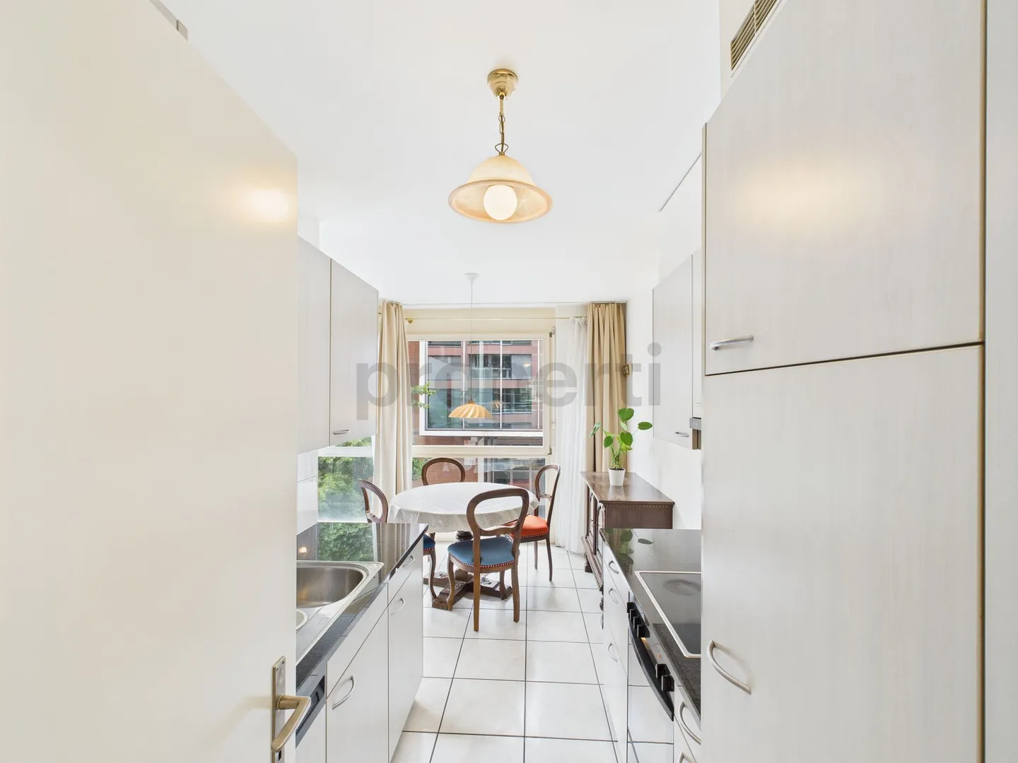 Charming & Central 2.5-Room Apartment in the Heart of Basel - Photo 5 of 13