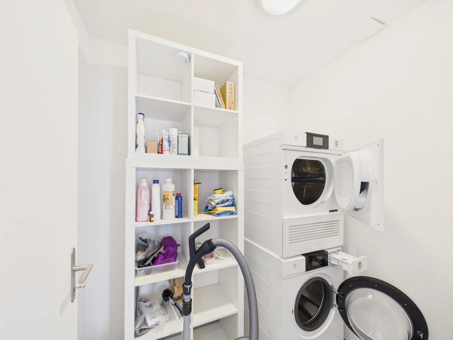 Spacious 5.5-room apartment with terrace in Ebmatingen, Canton of Zurich - Photo 11 of 13