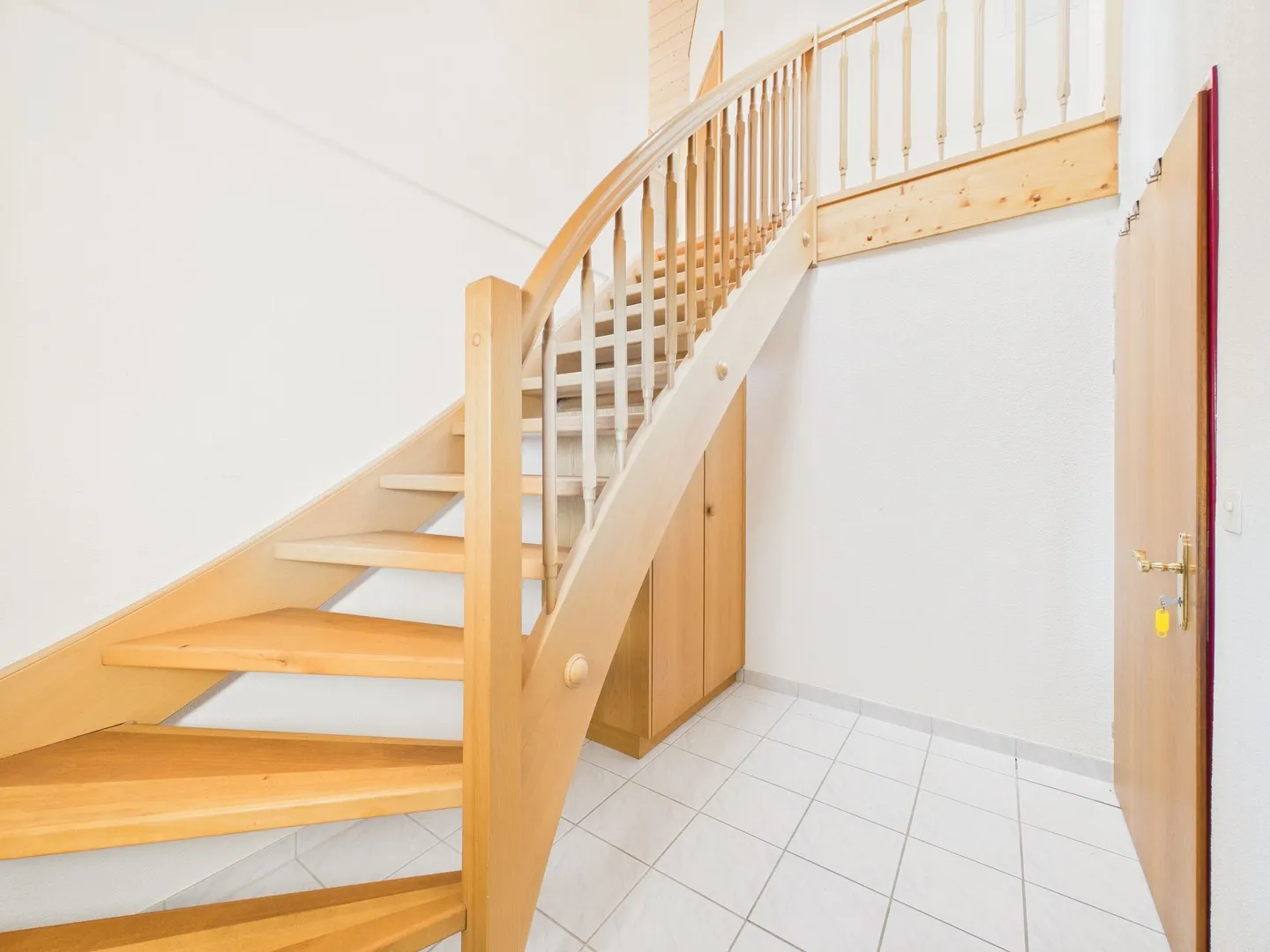 Expérience de vie moderne dans un environnement calme et ensoleillé - Appartement sous les combles de 2,5 pièces à Subingen - Photo 7 sur 9