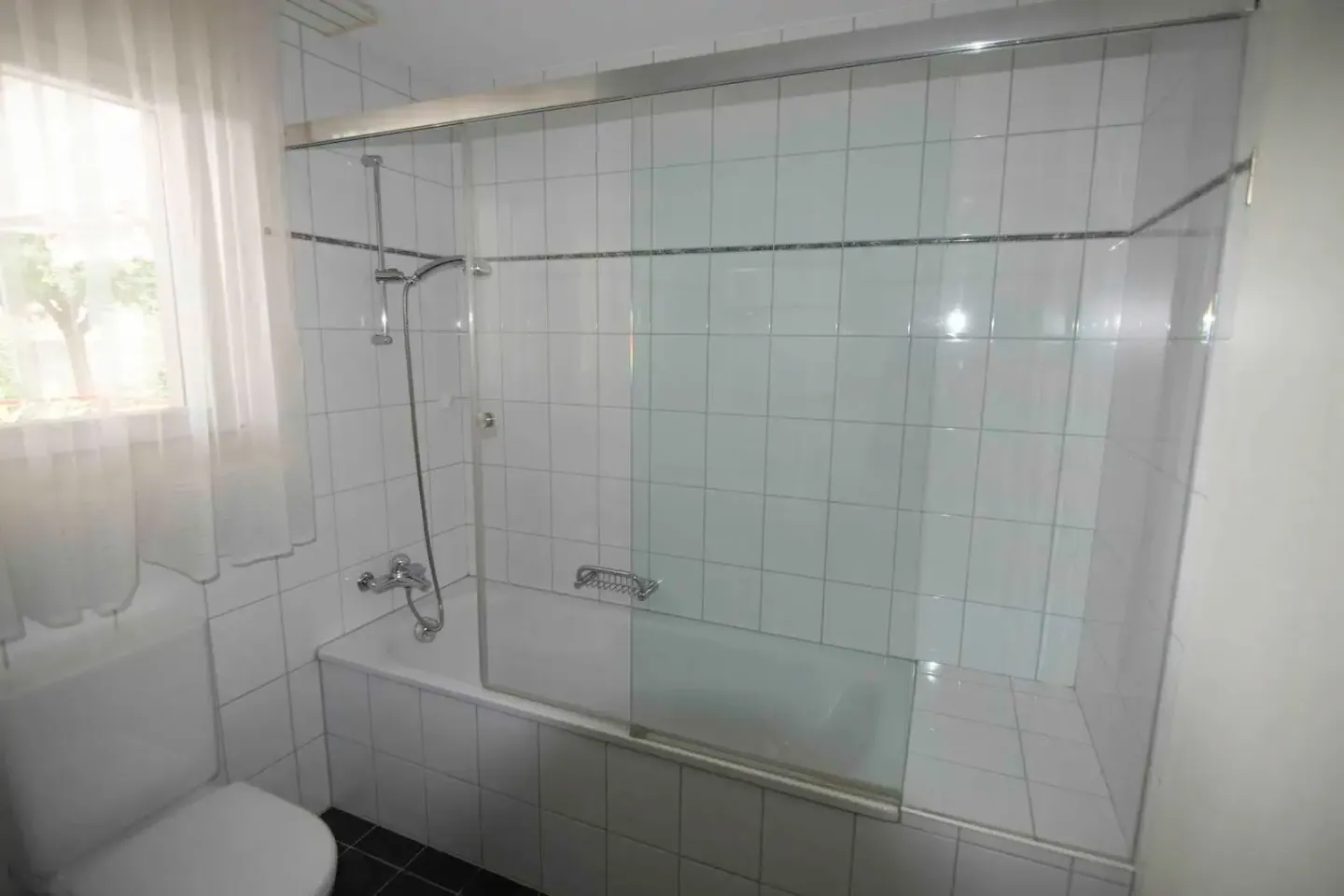 Lichtdurchflutetes 2.5-Zimmer-Apartment mit modernem Komfort im Herzen von Dielsdorf - Foto 7 di 8