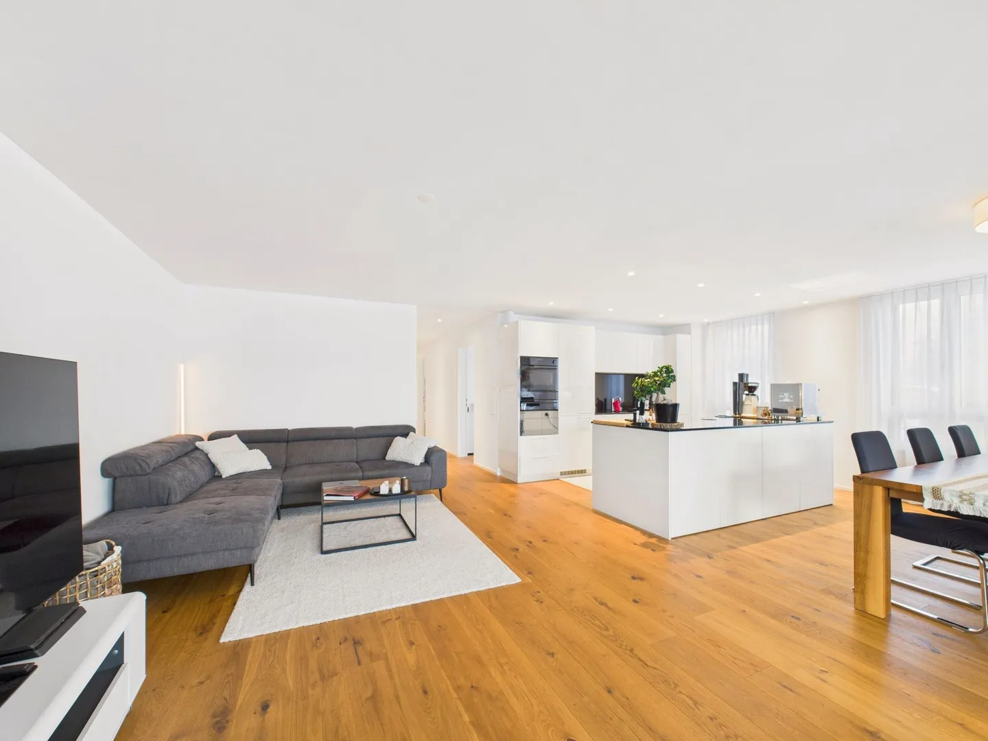 Moderno appartamento di 3.5 locali con splendida vista sulle Alpi a Teufen AR - Foto 1 di 12