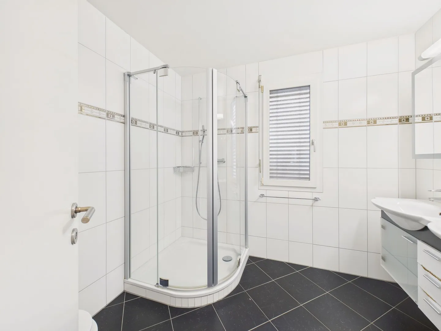 Modern 6.5-Room Single-Family House in Reinach - Photo 10 of 12