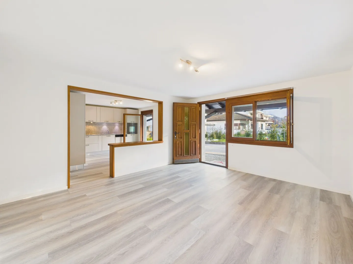 Exclusive semi-detached villa with large garden and private pool in Bellinzona, TI - Photo 6 of 13