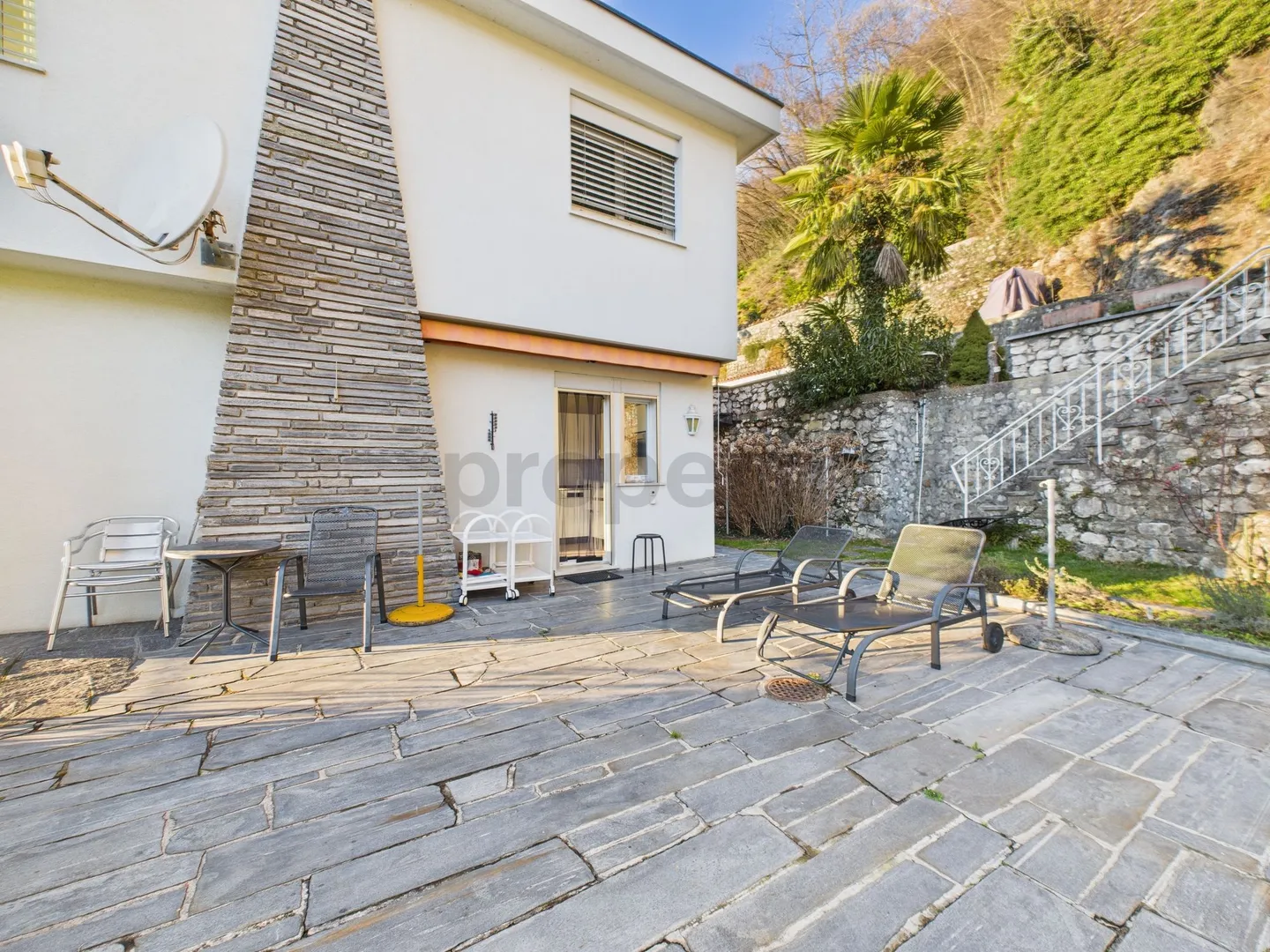 Villa elegante con vista giardino - Foto 10 di 13