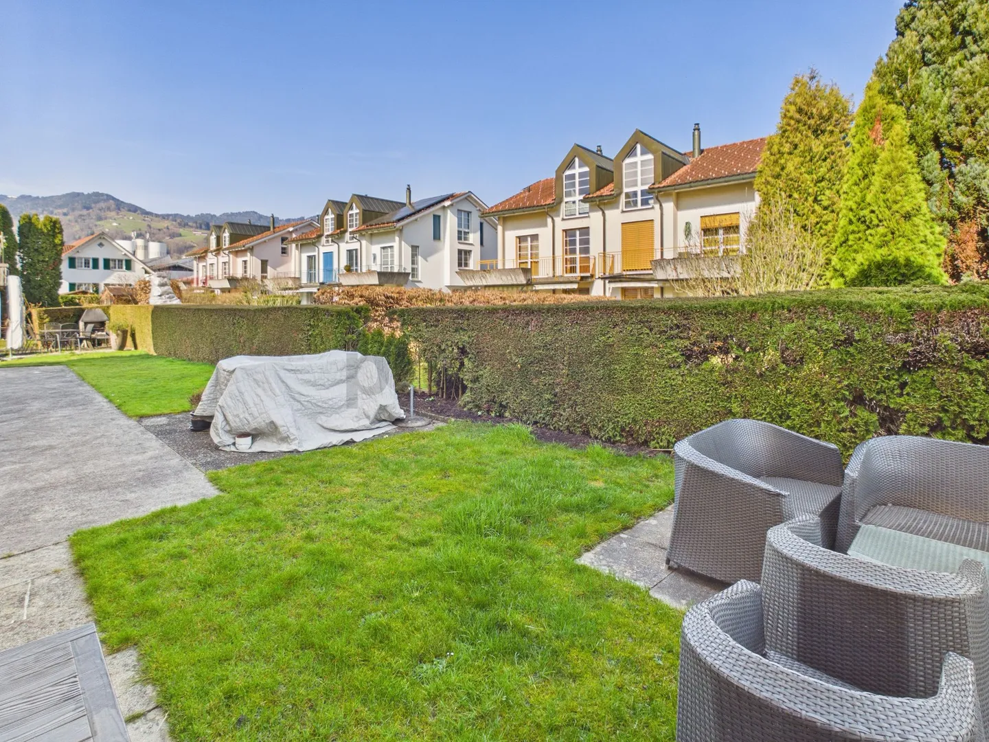 Casa a schiera affascinante con giardino - Foto 8 di 13