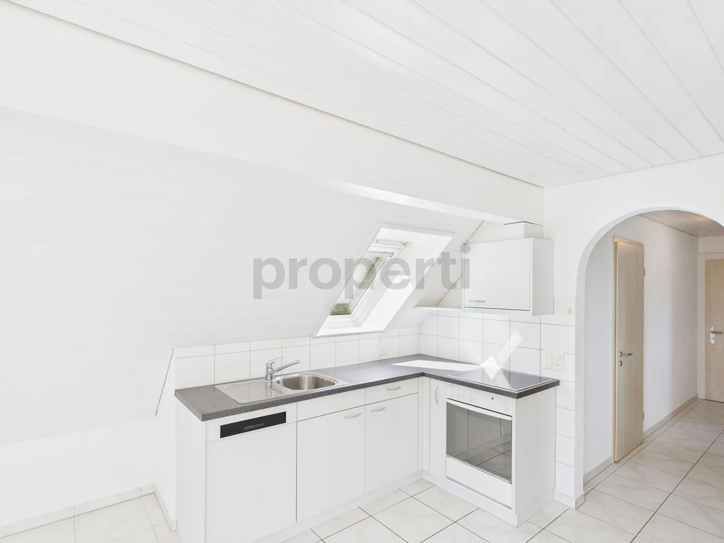 Bellissimo, affascinante e grande appartamento mansardato di 3,5 stanze a Grindel con stufa a camino - Foto 2 di 11