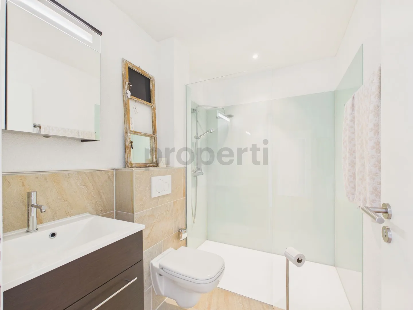 Appartement moderne de 4,5 pièces avec balcon et vue panoramique sur la verdure à Güttingen - Photo 10 sur 13