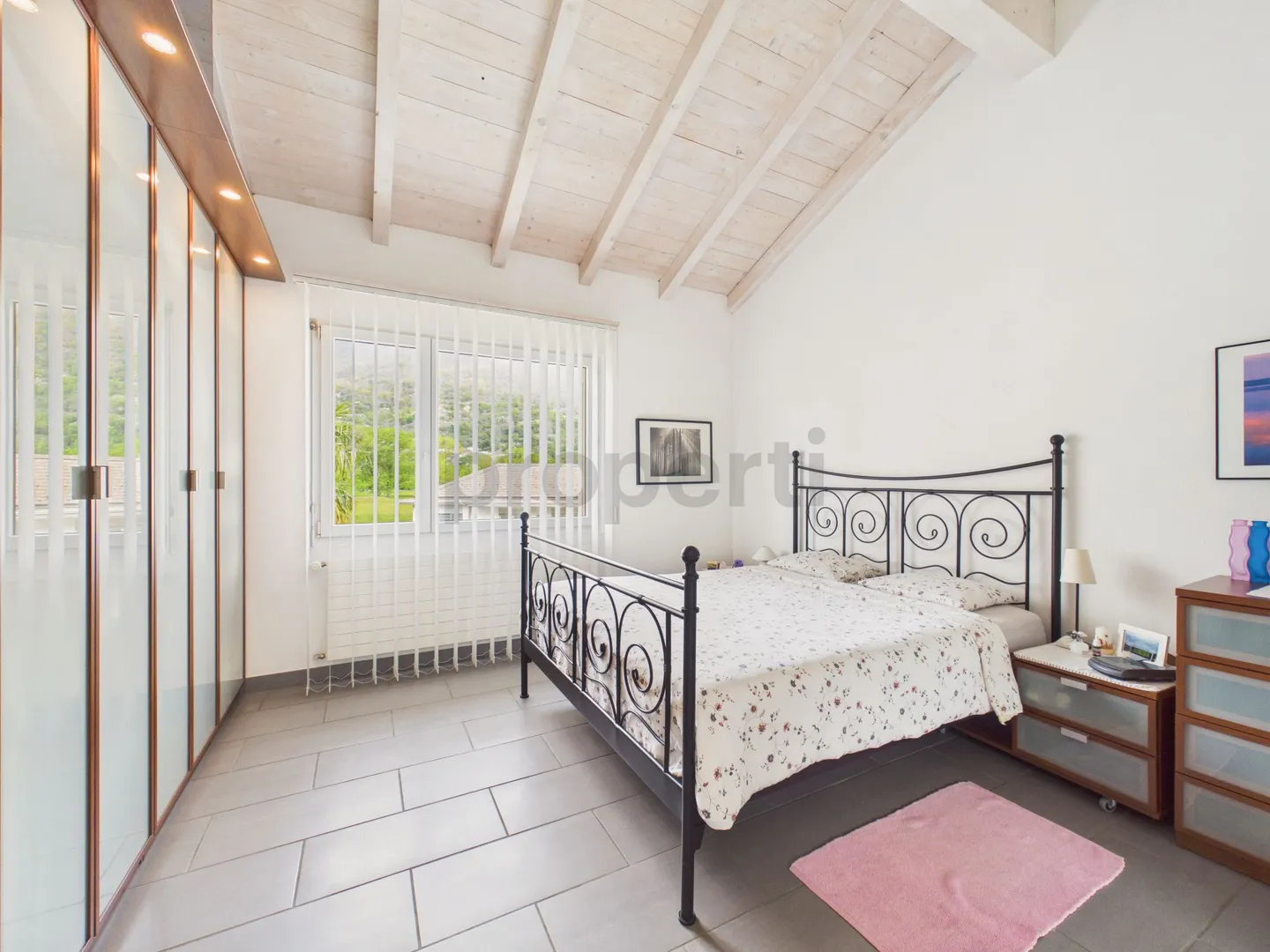 Geräumiges Einfamilienhaus mit 8,5 Zimmern und großem Garten, Giubiasco - Foto 5 von 13