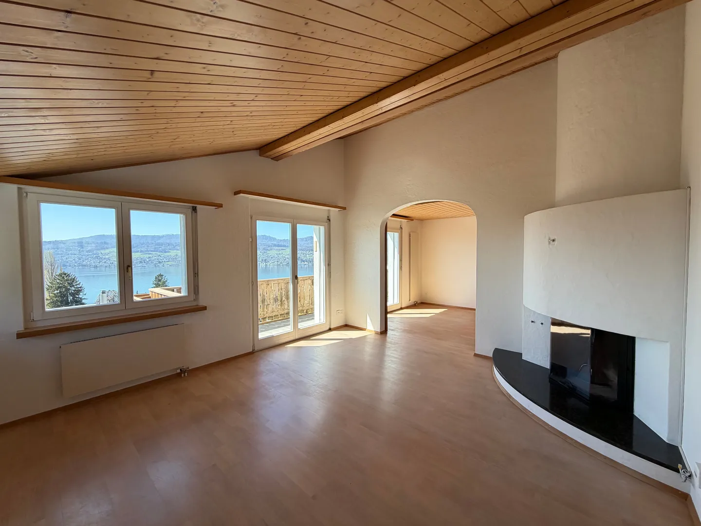 Bright 4-Room Attic Apartment with Balcony, Herrliberg - Photo 1 of 13