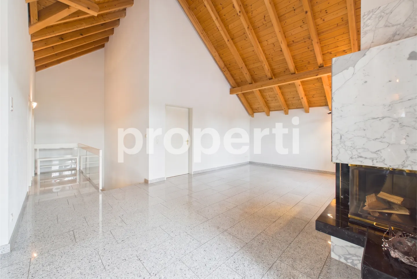 Grosszügiges Wohnen auf zwei Ebenen mit Cheminée, Wintergarten und viel Privatsphäre - Photo 1 sur 13