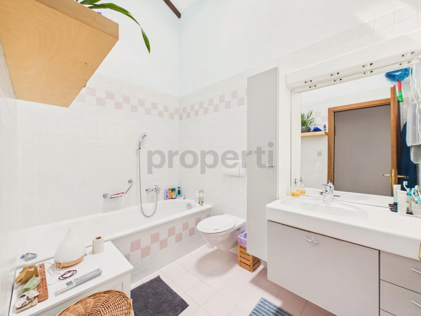 Elegante 4,5-Zimmer-Wohnung in einer Doppelhaushälfte mit Garten, Arbedo-Castione - Foto 10 von 13