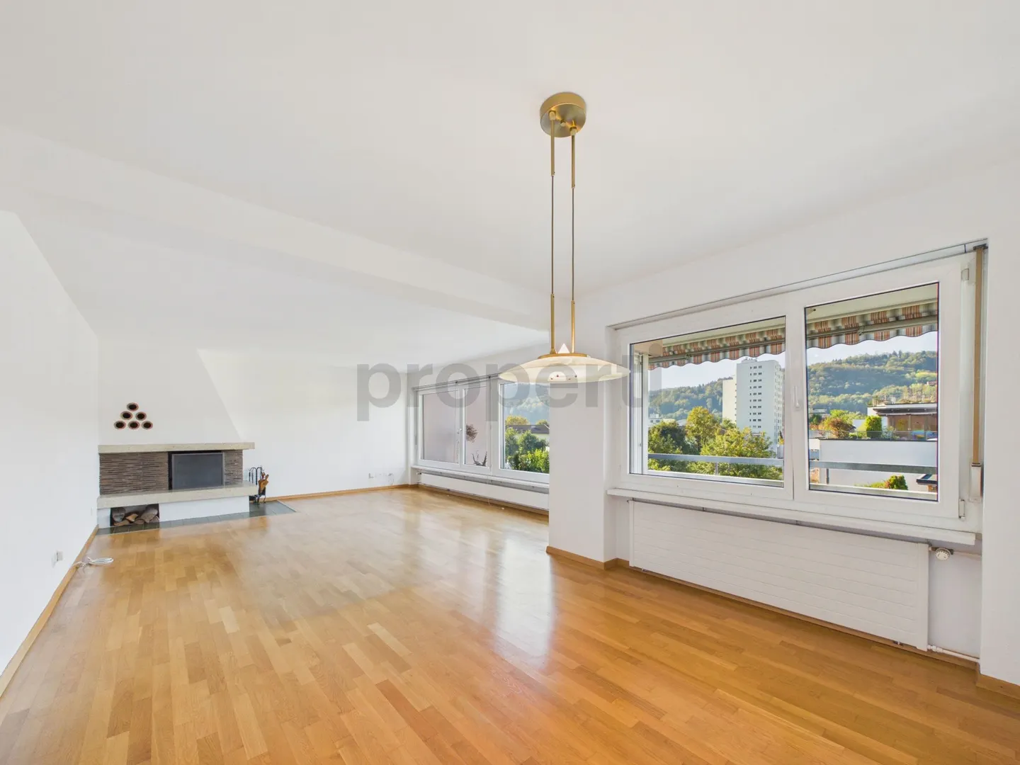 Terrazza privata di 120 m² con padiglione vetrato, camino, balcone sud e posto auto sotterraneo! - Foto 2 di 13
