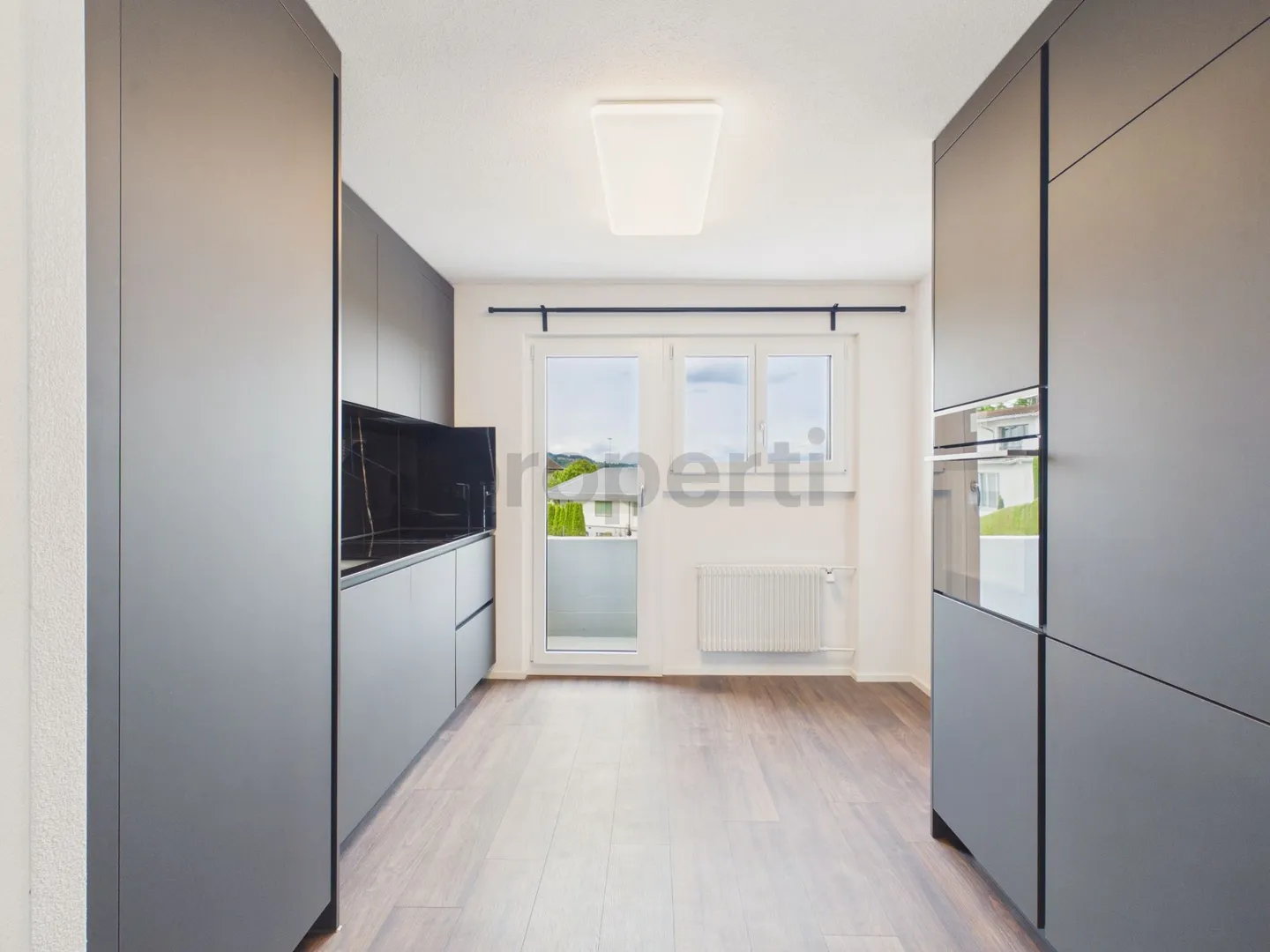 Opportunité unique avec vue sur le lac : appartement de 4,5 pièces avec potentiel à Nottwil - Photo 2 sur 13