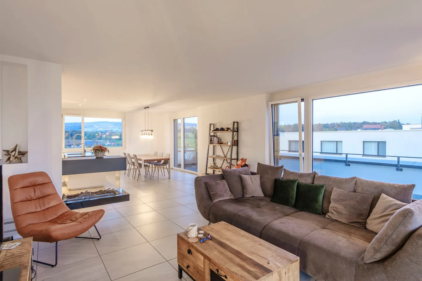 Appartement penthouse exclusif de 3,5 pièces en standard de propriété avec vue sur le Pilatus - Photo 1 sur 12