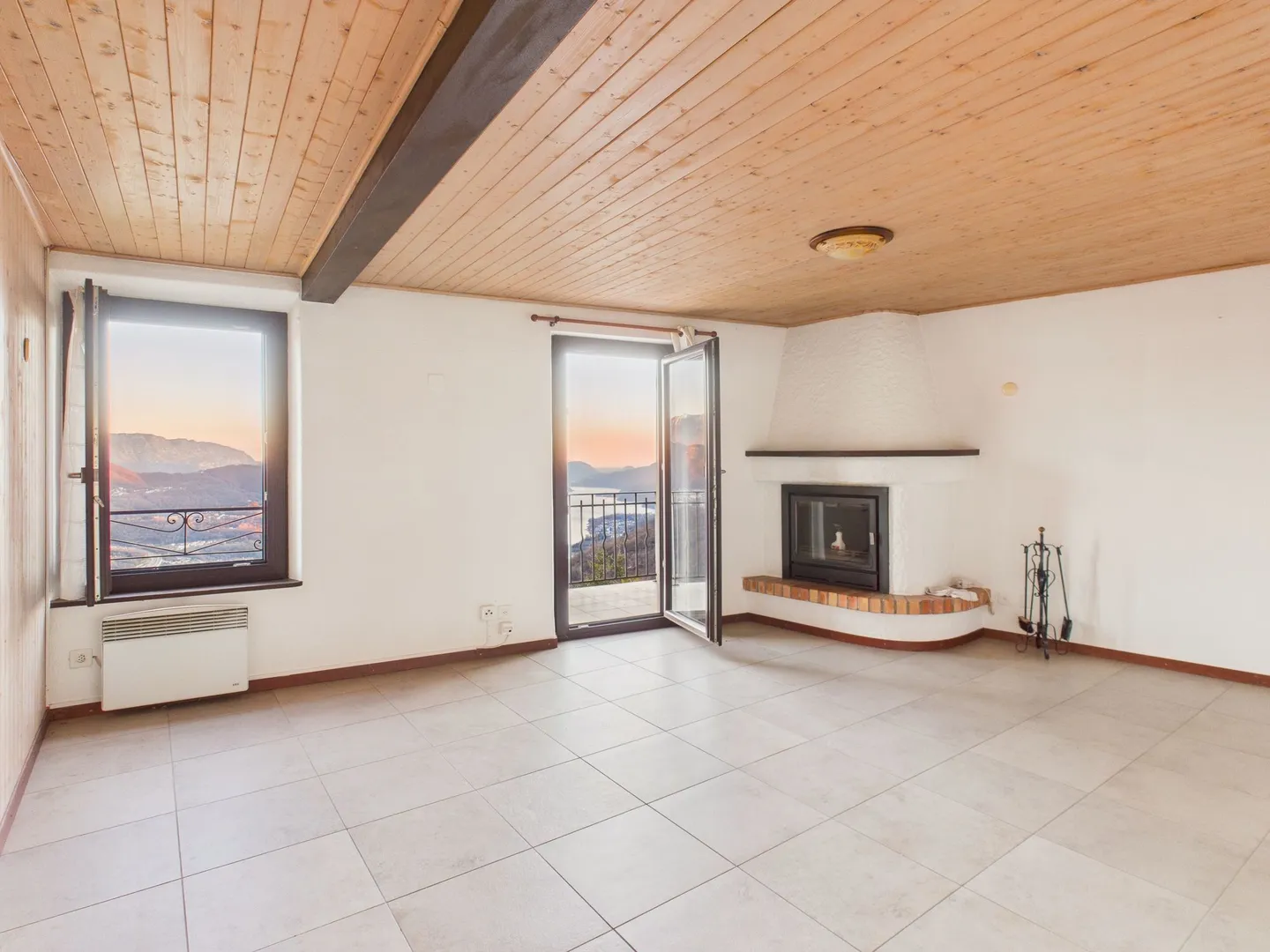 Charming townhouse in Cademario with breathtaking valley view - Photo 1 of 11