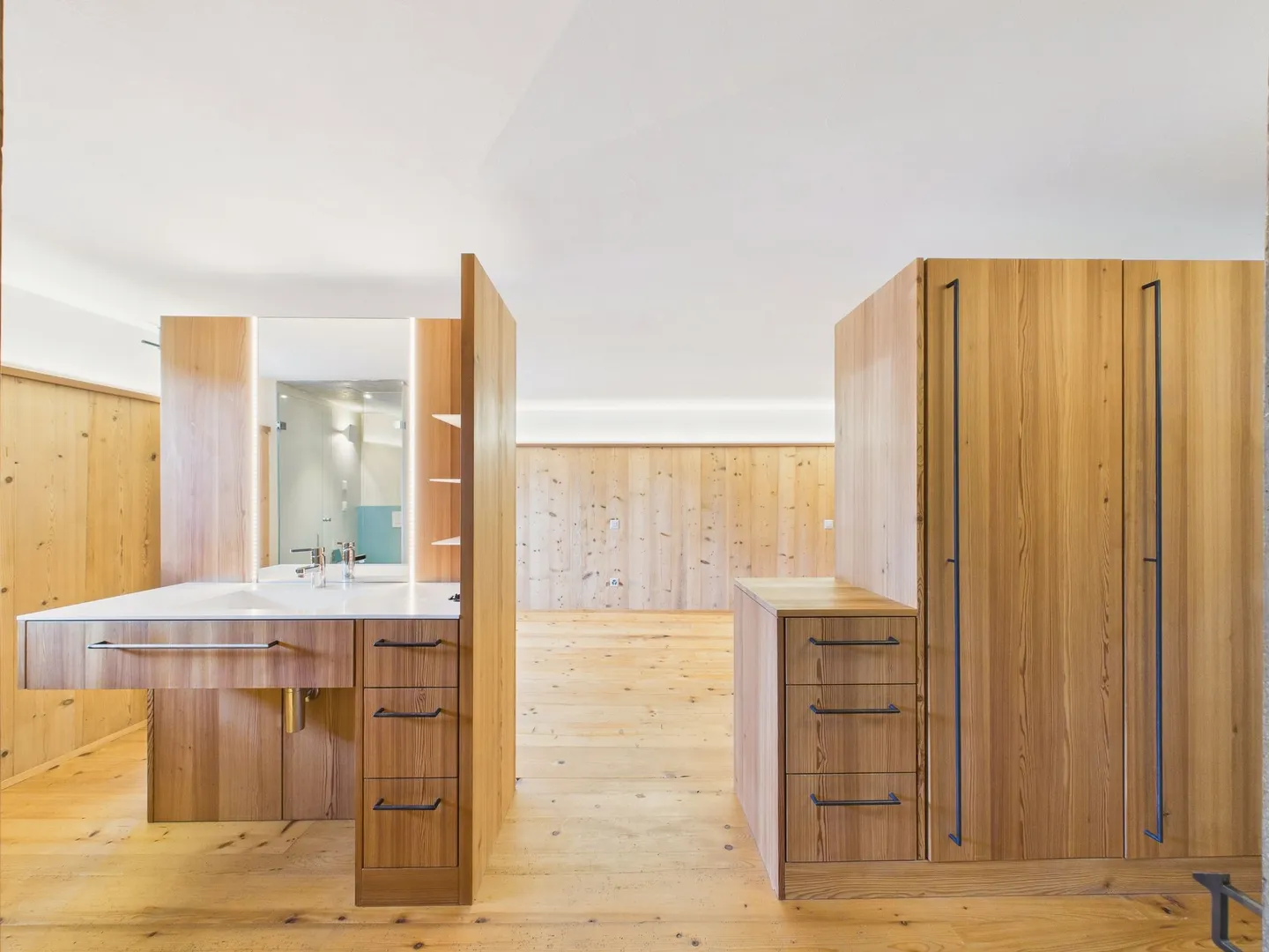 Charmantes 4.5-Zimmer Einfamilienhaus mit Balkon in Tumegl/Tomils - Foto 9 von 13