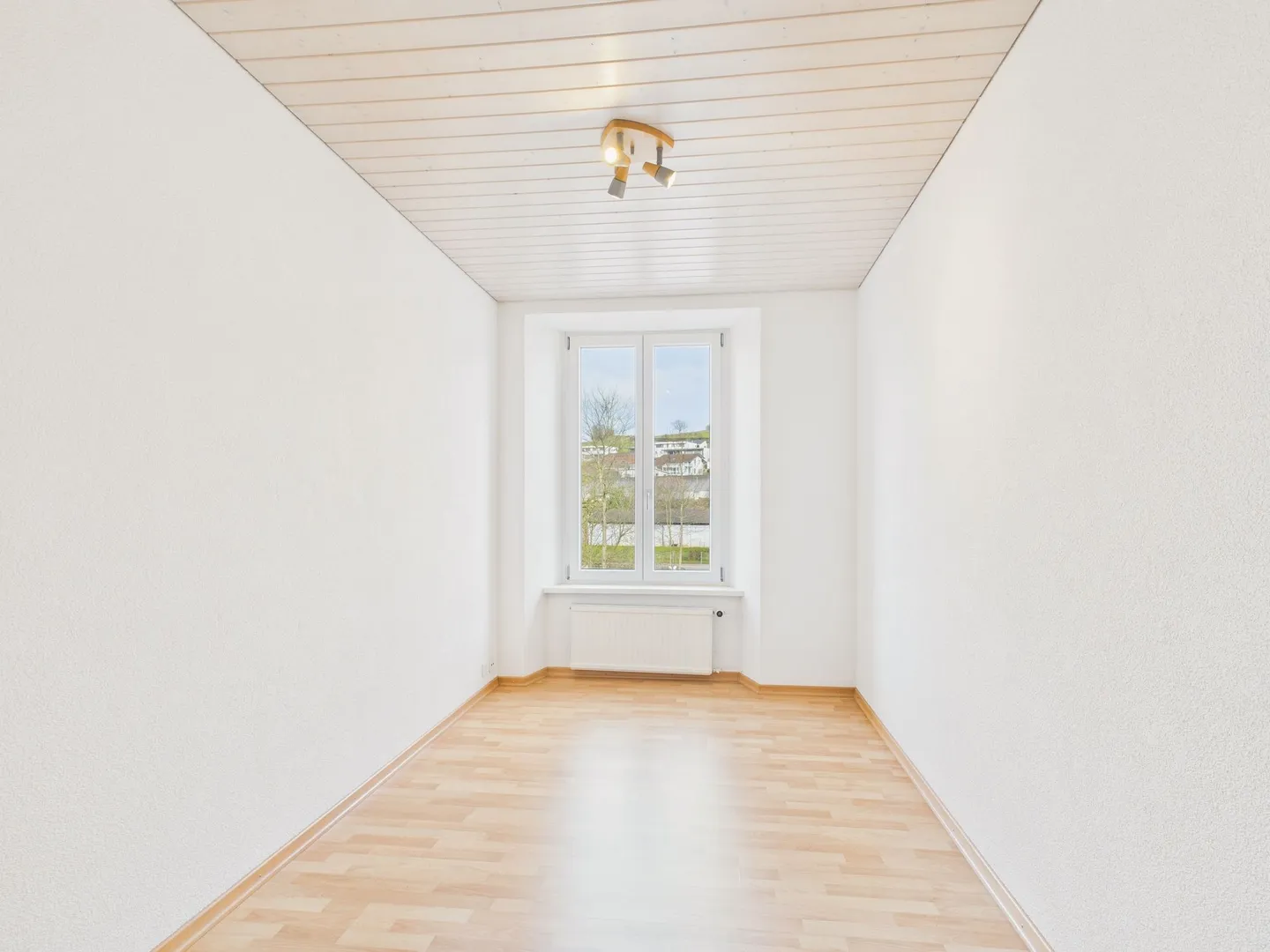 Appartement 4.5 pièces récemment rénové au centre de Gelterkinden - Photo 8 sur 12