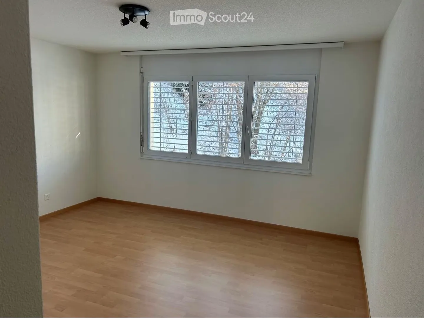 Helle 4.5-Zimmer-Wohnung mit Balkon in Kollbrunn - Foto 4 di 7