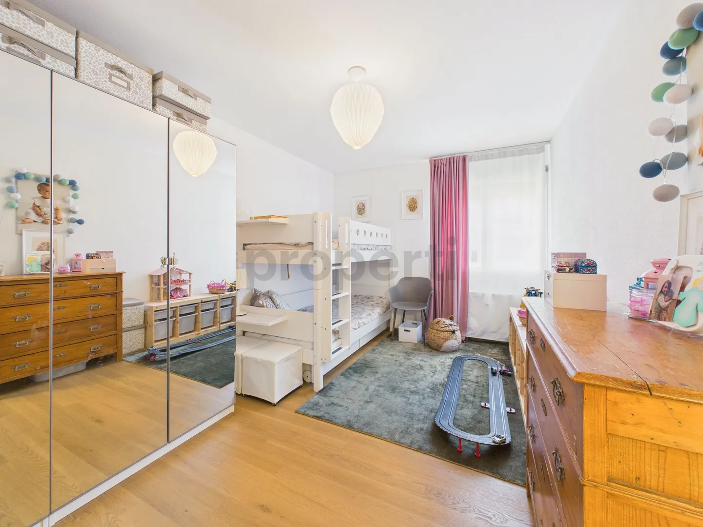 Elegant 4.5-room penthouse sunny with elevator in a quiet area - Photo 10 of 12