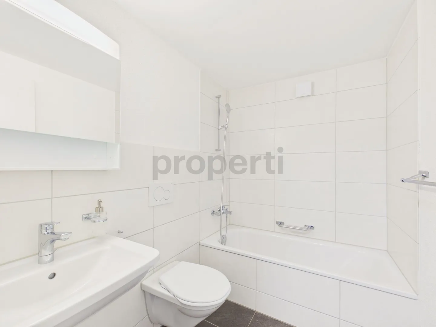 Attico spazioso di 4,5 stanze con posizione centrale, Thayngen - Foto 11 di 13