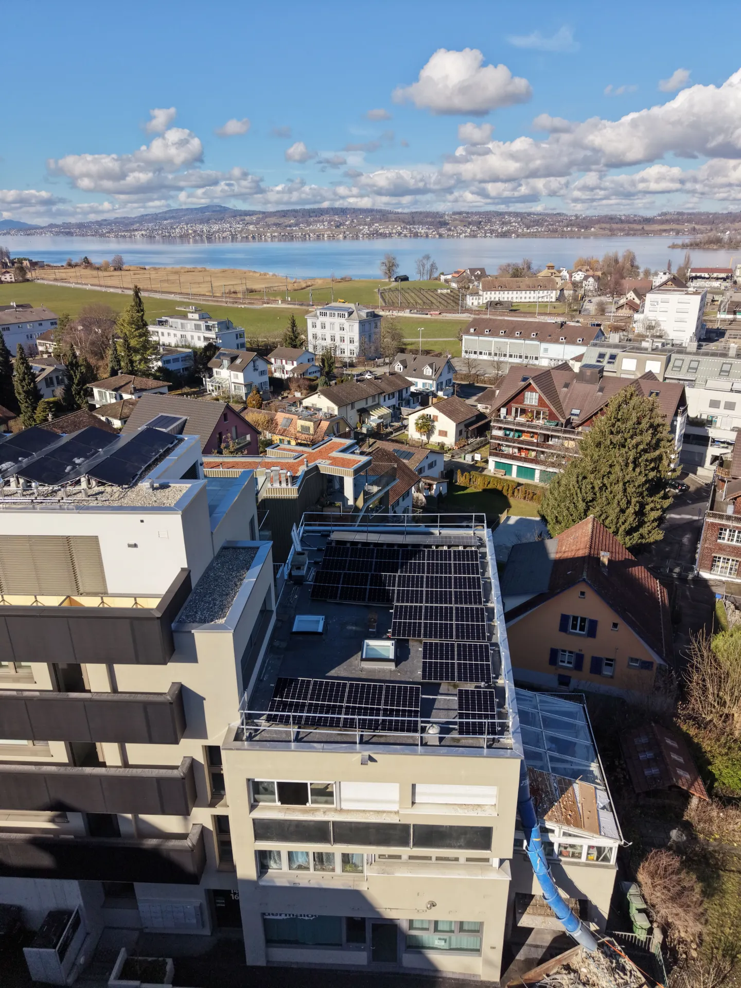 Appartamento elegante di 4,5 stanze recentemente ristrutturato con vista sul lago e sulle montagne a Pfäffikon SZ - Foto 4 di 5