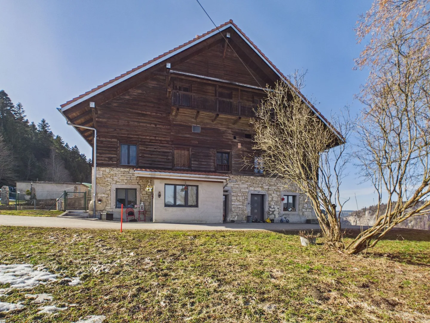 Elegante maisonette di 3.5 stanze con cantina e parcheggio, Le Locle - Foto 1 di 12